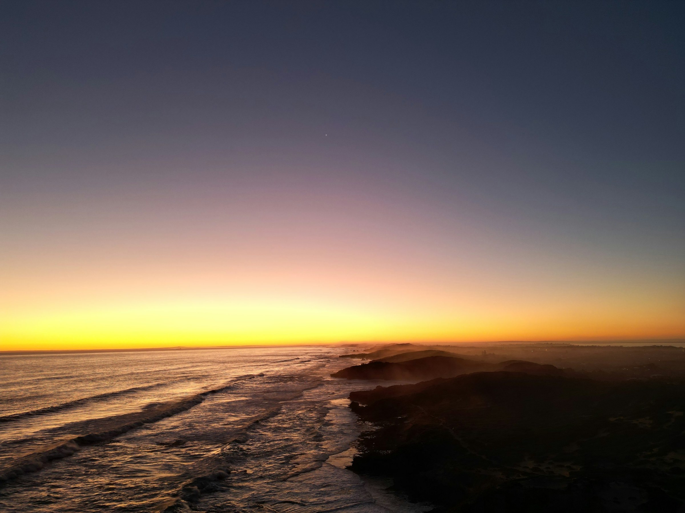 Pacific sunset and coastline in Rancho Palos Verdes, California, photographed by Logan Voss